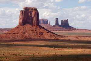 monument valley<br>NIKON D200, 85 mm, 100 ISO,  1/320 sec,  f : 8 